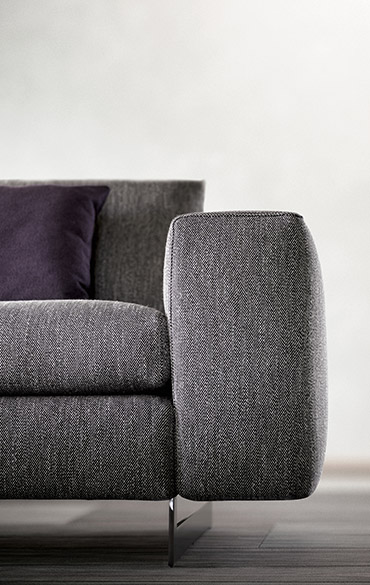 duo sofa with removible fabric with metal legs