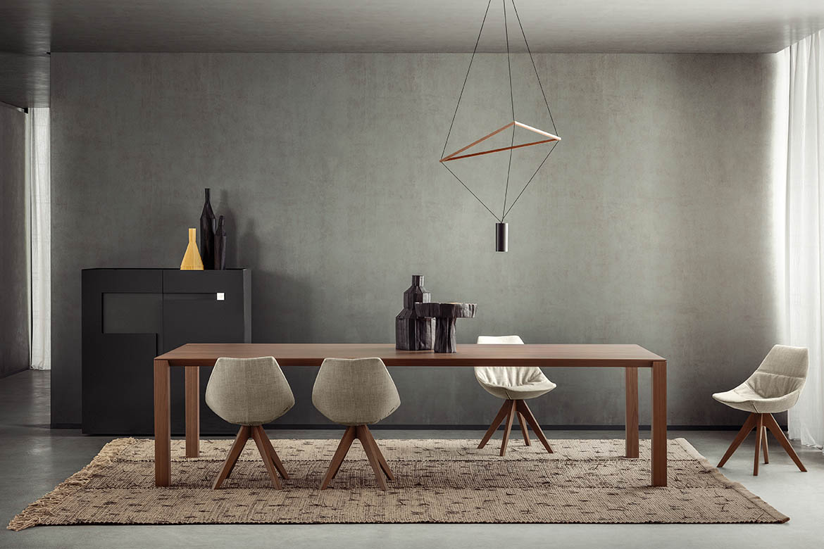tavolo in legno su misura al centimetro woody design studio metrica e sedie gamma con gambe in legno e seduta in poliuretano pianca