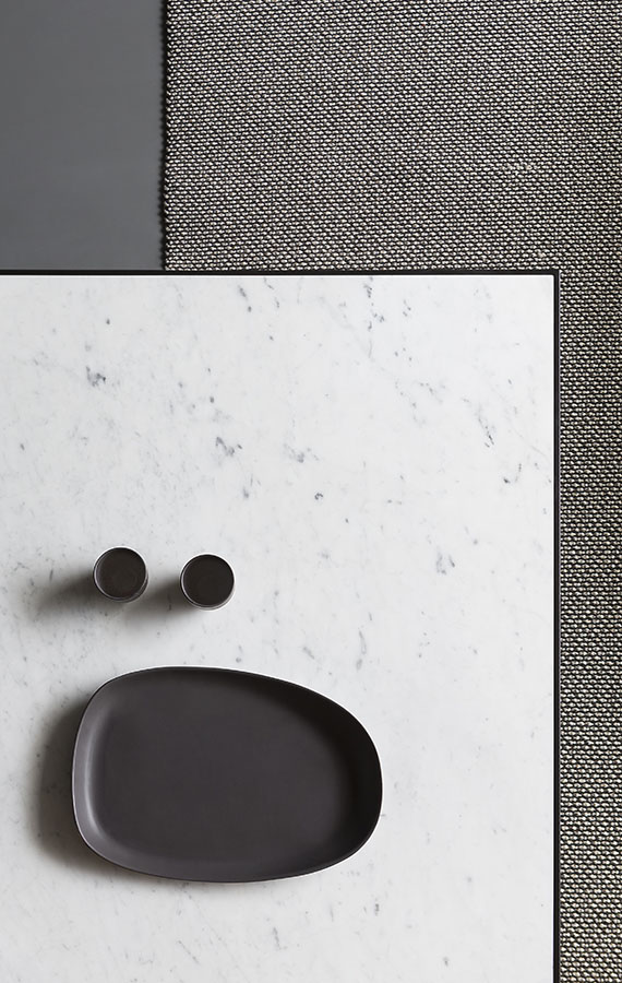 tavolino minimale essenziale con piano in marmo gioia di carrara