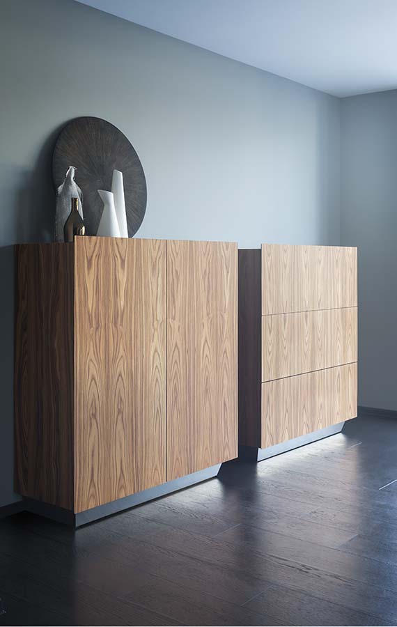 Madia credenza Tosca con ante in legno palissandro apertura battente o a cassettoni