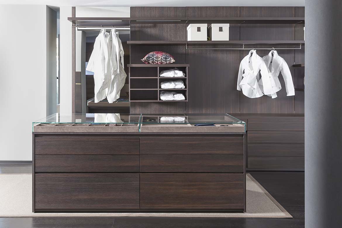 Sipario walk in closet and island casegood module - flagship store Pianca Baku Azerbaijan