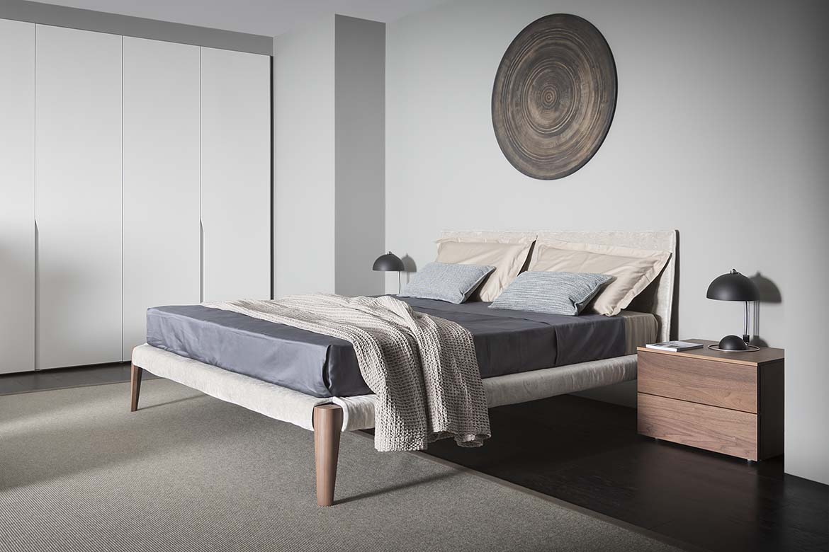 Pianca apre il primo monomarca in azerbajan - letto in legno spillo