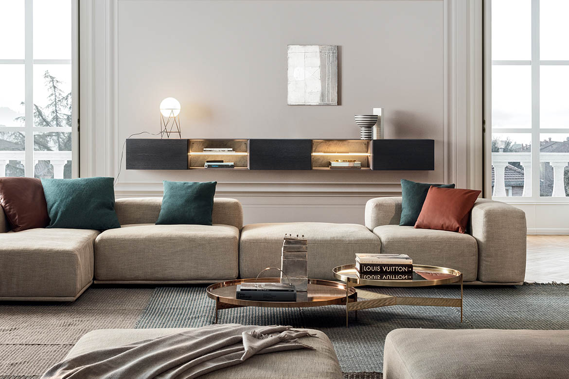divano componibile delano in tessuto grigio con pianale, tavolino abaco in metallo color bronzo e oro pianca