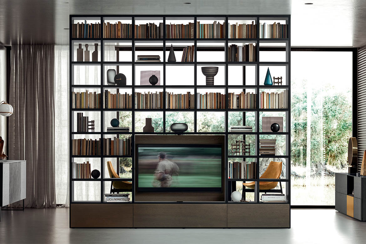 libreria in legno bifacciale a tutta altezza con porta televisore girevole e cassettoni