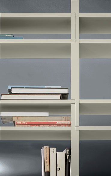 dettaglio moduli sovrapposti componibili senza ferramenta libreria moderna grigio nuvola pianca