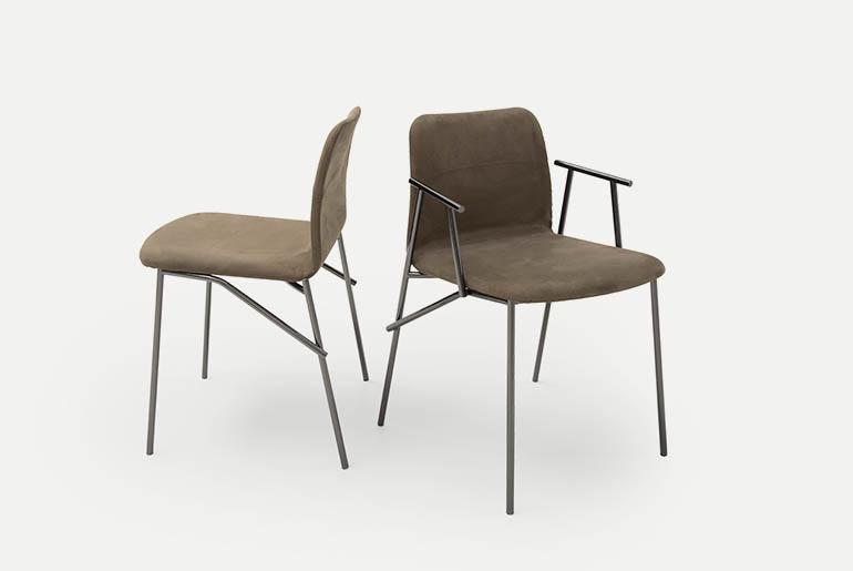 sedia alunna con struttura in alluminio e seduta in pelle design Emilio Nanni per pianca