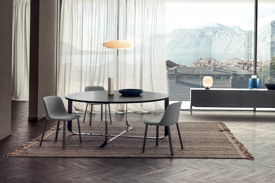 tavolo rotondo con gambe in metallo curvato sedie esse design philippe tabet per pianca