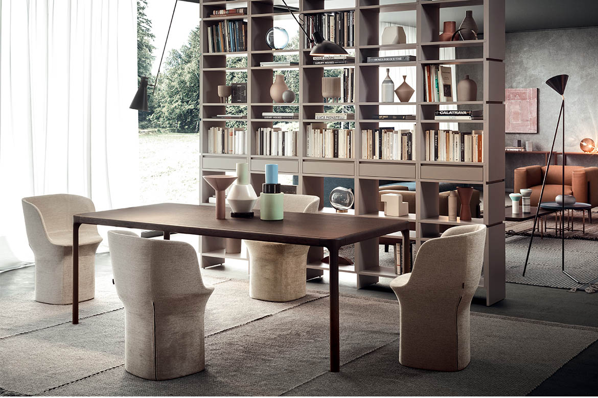 tavolo in legno massello con poltroncine imbottite in tessuto sfoderabile pianca, libreria componibile ad incastro in legno