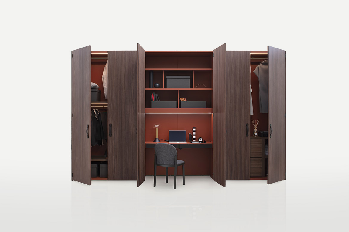 Pianca Plana wardrobe with hinged, sliding, flush sliding and Cardine hinged wooden doors available in lacquered and wood finish