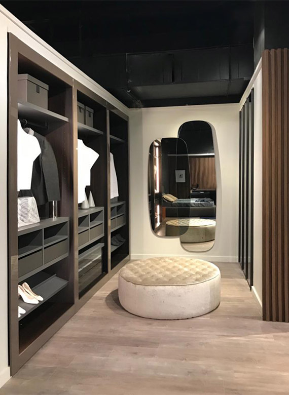 eden pouf con lavorazione capitonnè, specchio oltre design emilio nanni per pianca high point market fall 2019