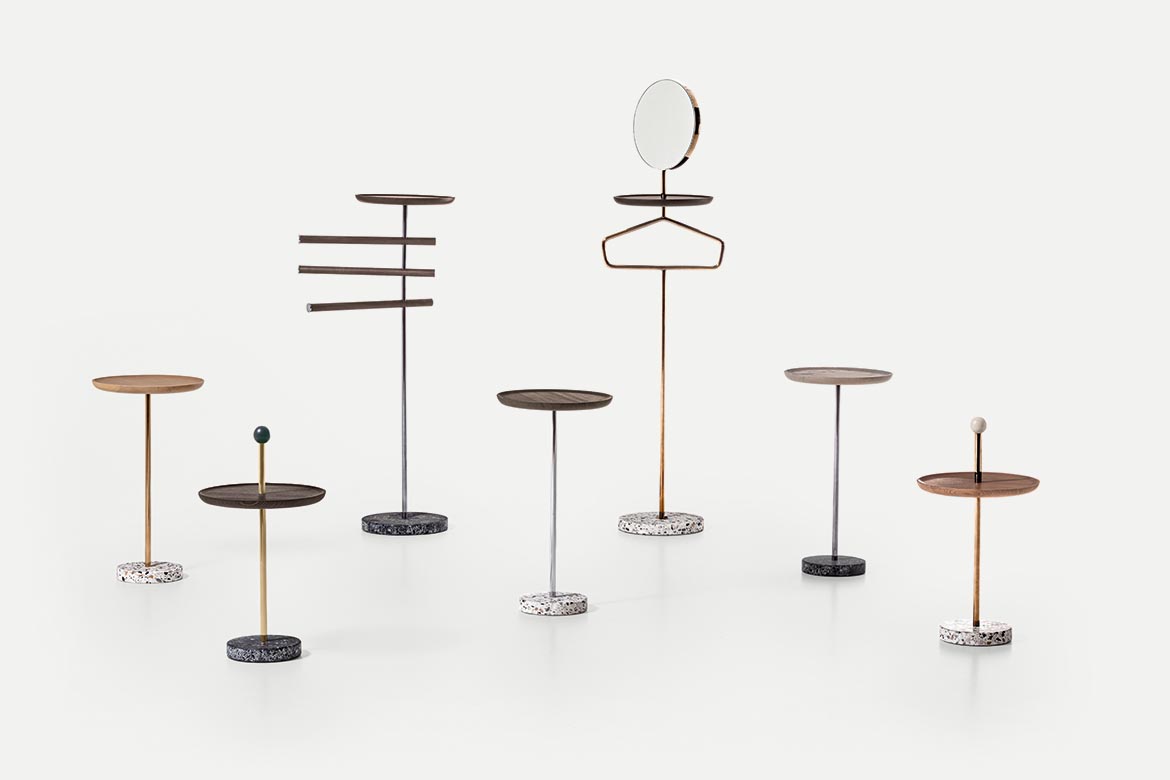 collezione contralto composta da servomuto con specchio, asta appendiabiti, tavolini freestanding design cmp studio per pianca