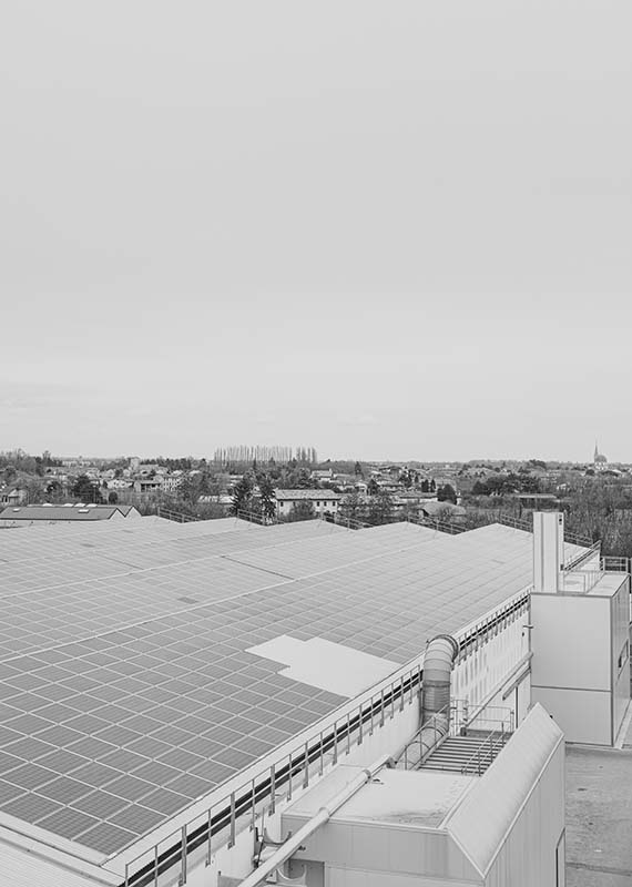 sostenibilità energetica. Avvalendosi della principale fonte di energia rinnovabile presente sul pianeta, Pianca utilizza un impianto fotovoltaico per autoprodurre energia elettrica e coprire interamente il proprio fabbisogno energetico.
