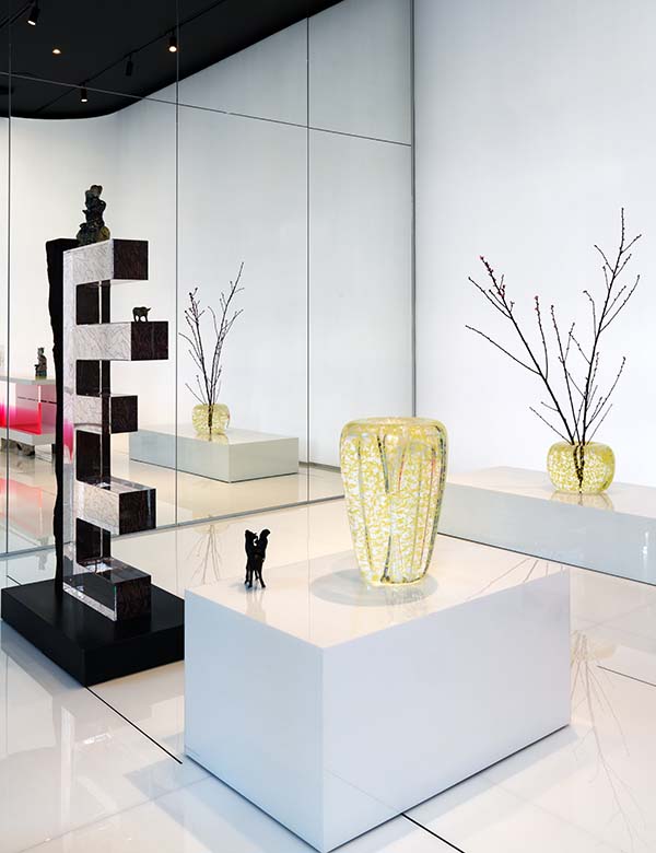 Organizzata in collaborazione con Antonia Jannone Disegni di Architettura, la mostra mette in scena una selezione dei lavori più recenti dell’autore, tra sculture, disegni e scritti.