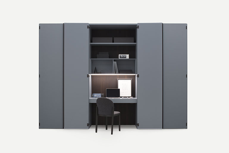 Pianca armadio Amalfi con anta legno con apertura battente, scorrevole, complanare e cardine, disponibile in laccato opaco ed essenza, modulo home office