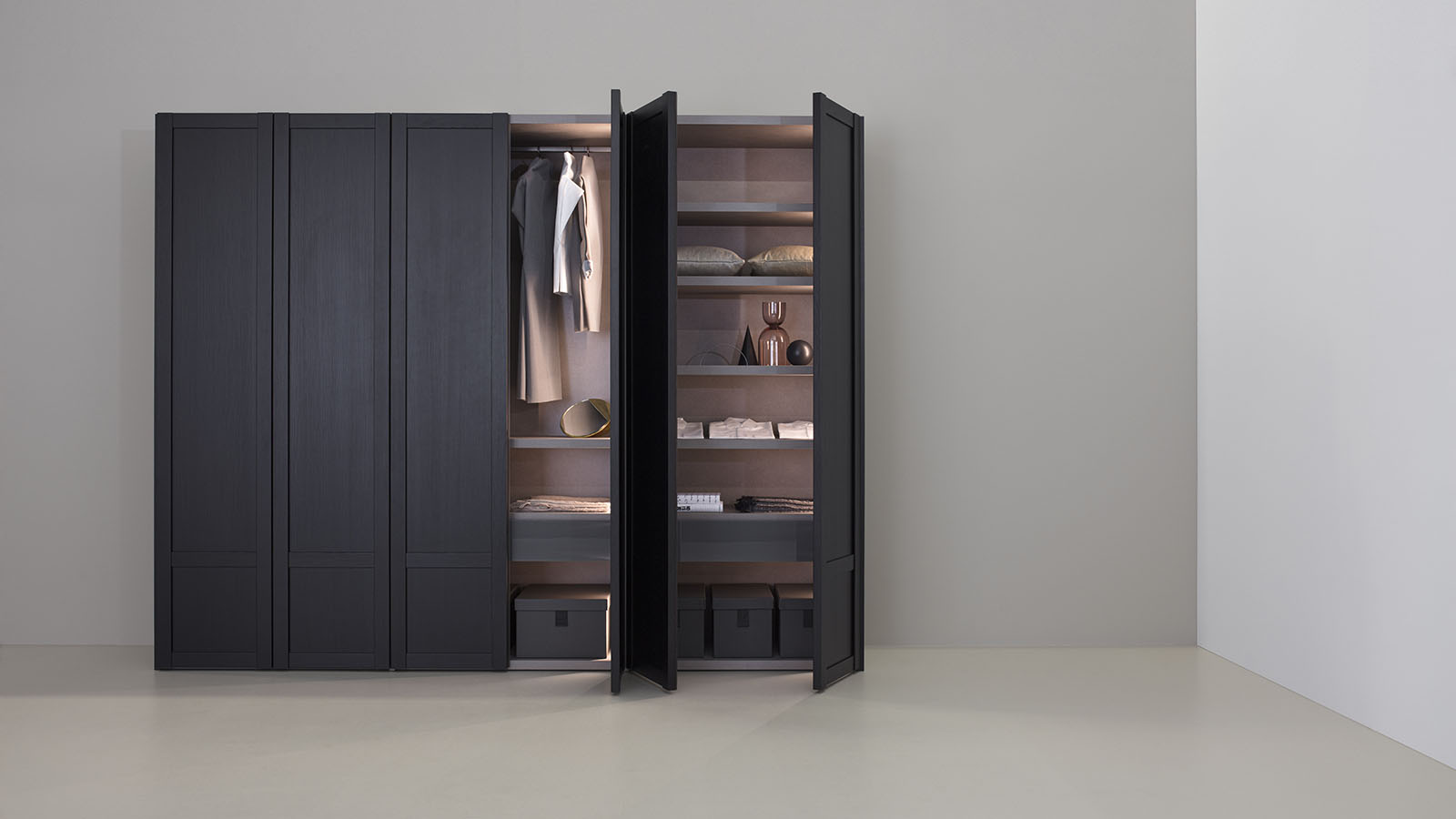 PIANCA Verona armadio anta legno con apertura battente e complanare disponibile in essenza e in laccato opaco