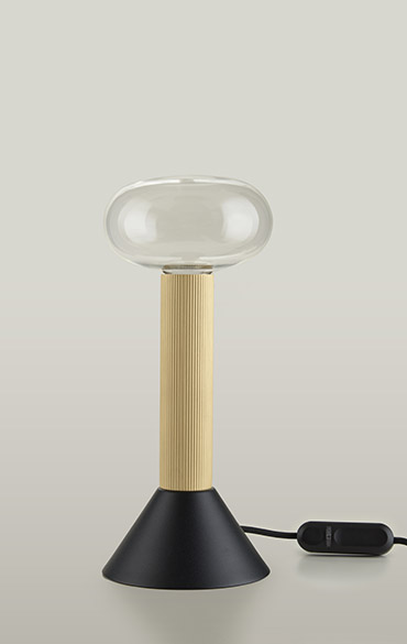 lampada da tavolo moderna con calotta in vetro di design Pianca