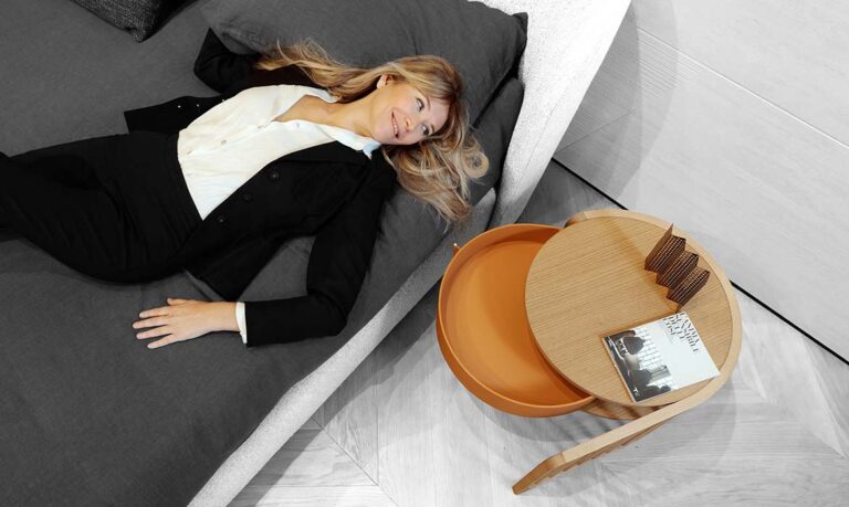 Comodino in legno con cassetto in cuoio rigenerato colore arancione Christmas in the box-Pianca