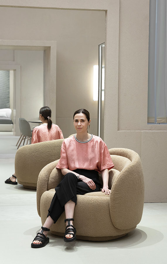 Cristina Celestino-poltrona-Peonia-Pianca