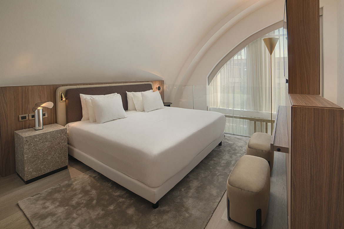 https://zilvorqena.live/wp-content/uploads/2022/10/NH-hotel-Pianca-suite02.jpg