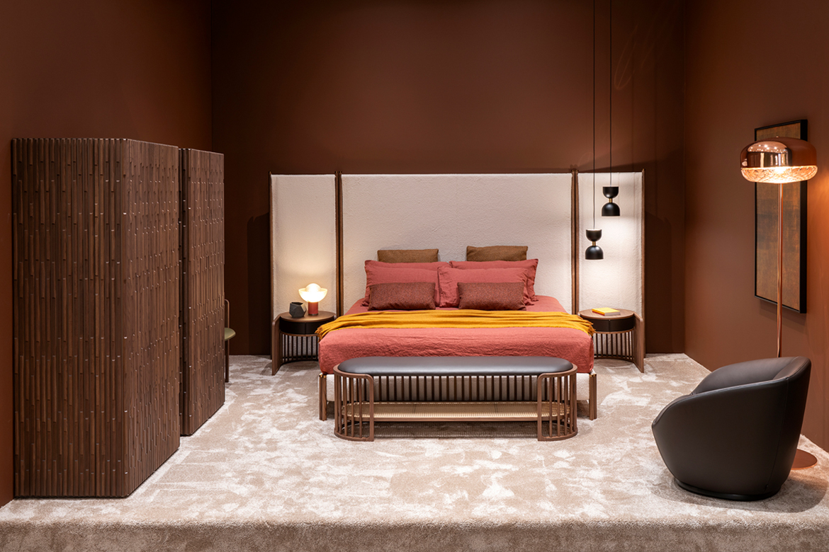Zona notte Fuorisalone 2025 con madie Siviglia Pianca accessoriate come armadi, design funzionale ed elegante