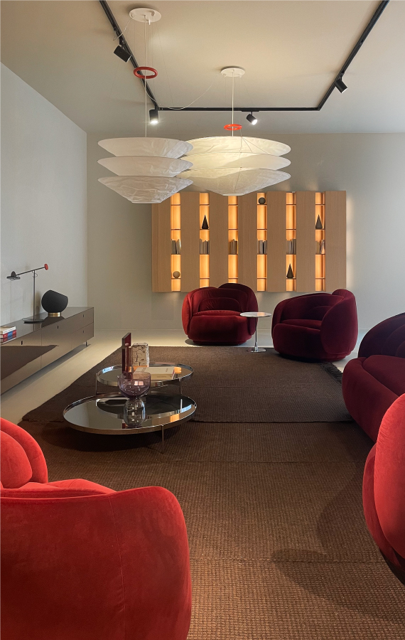 Living con composizione a muro People Pianca e collezione Peonia, design raffinato per ambienti giorno su misura