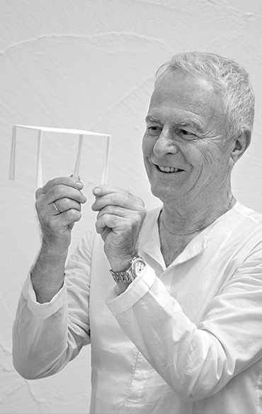 Luciano Marson, designer del tavolo Enea Up, una delle novità presenti nel catalogo Progetti di design 09