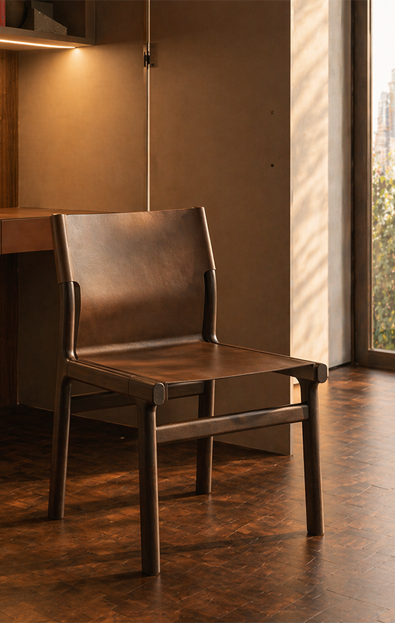 Fushimi, sedia in legno con seduta cuoio, design Philippe Tabet